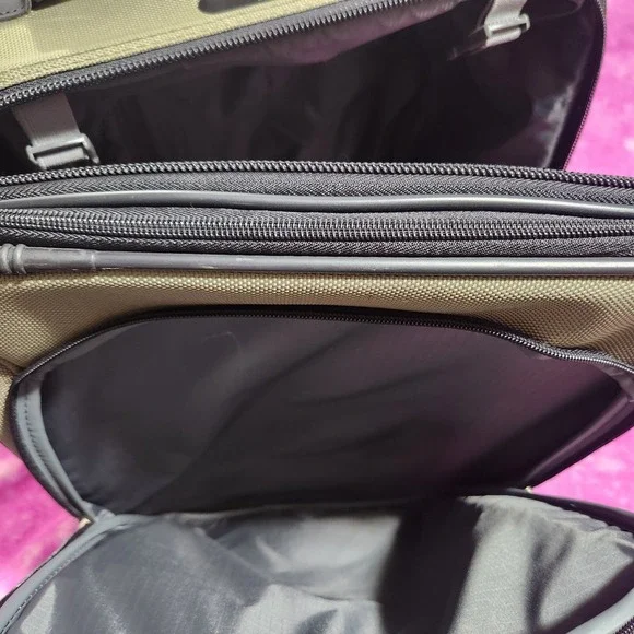 Travelpro Walkabout Lite 22 Inch Rolling Carry On Expandable Teflon Suitcase - Picture 15 of 16